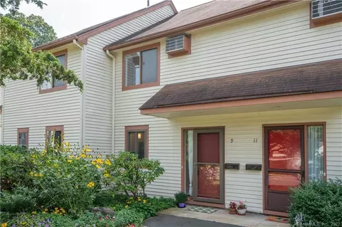 9 Burr St #9, West Hartford, CT 06107