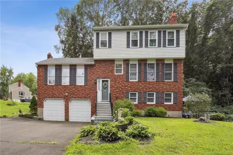 15 Deer Run Ln, North Haven, CT 06473
