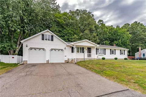 11 Quaker Ln, Enfield, CT 06082