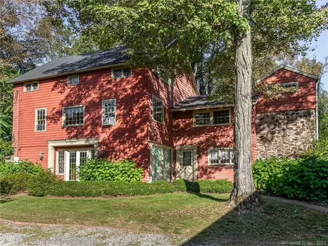 29 Curtiss Rd, Woodbury, CT 06798