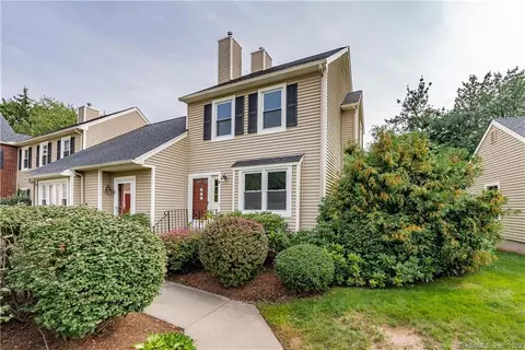 10 Daventry Hill Ln #10, Suffield, CT 06078