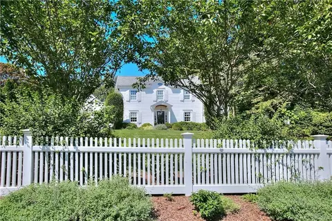 75 Long Lots Rd, Westport, CT 06880