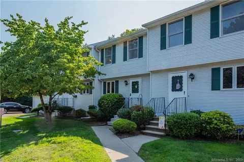 28 Middle Rd #4B, Enfield, CT 06082