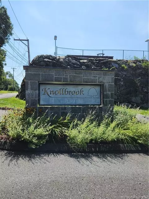 79 Cedarcrest Ct #79, Shelton, CT 06484
