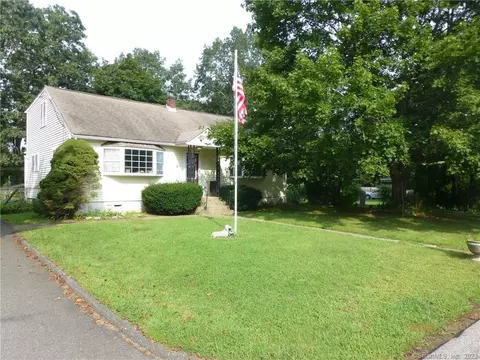 25 Almer St, Groton, CT 06340