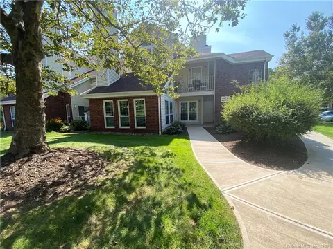 293 Carriage Crossing Ln #293, Middletown, CT 06457