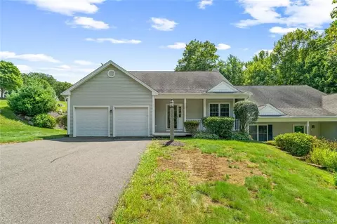 102 Meadow Brook Rd #102, Oxford, CT 06478