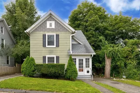 25 Nicholas Sq, New Milford, CT 06776