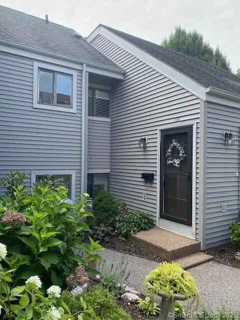 108 Hollister Way S, Glastonbury, CT 06033