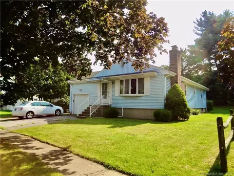 215 Karen Ave, Stratford, CT 06614