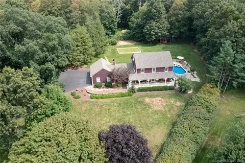 9 Deer Run Dr, Colchester, CT 06415