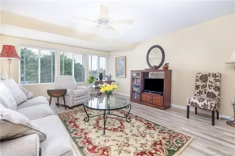 365 Woodford Ave #34, Plainville, CT 06062