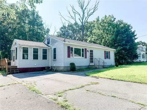 20 Champagne St, Moosup, CT 06354
