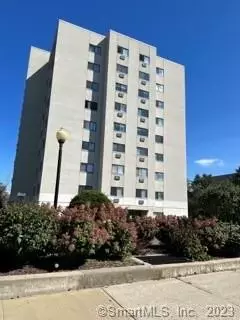 51 Schuyler Ave #6D, Stamford, CT 06902