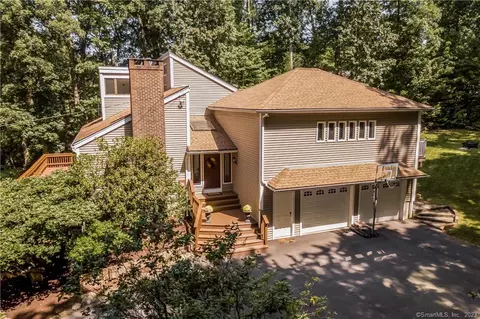 90 Brookridge Dr, Avon, CT 06001