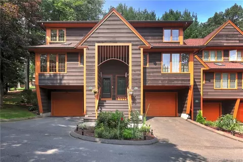 13 Acorn Holw #13, Shelton, CT 06484