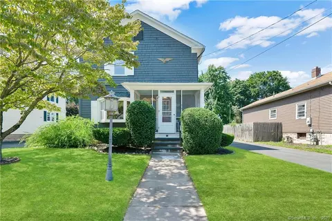 13 Woodland St, Plainville, CT 06062
