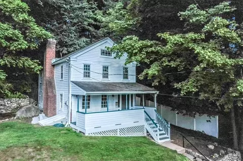 15 Wooster St, Bethel, CT 06801