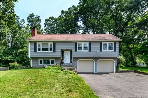 3 Benedict Rd, Bethel, CT 06801