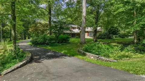 17 Smoke Hill Dr, New Fairfield, CT 06812