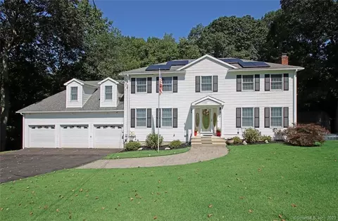 7 Elaine Dr, Seymour, CT 06483