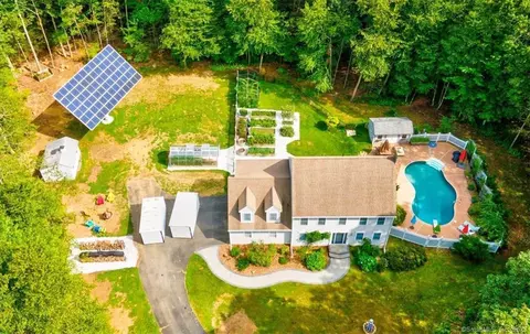67 Spice Bush Dr, Colchester, CT 06415