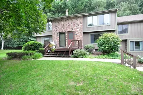 25 Cliffside Dr #B, Manchester, CT 06042