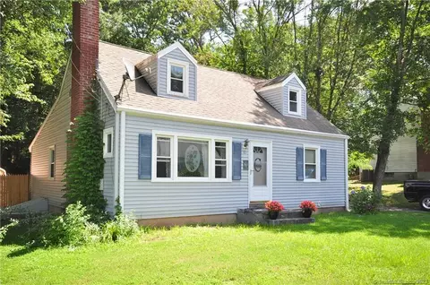 81 White St, Manchester, CT 06042