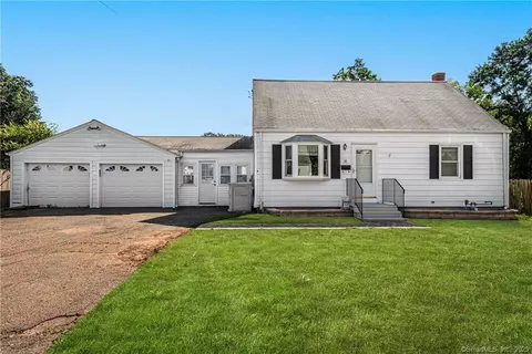 18 Dailey Cir, Vernon, CT 06066