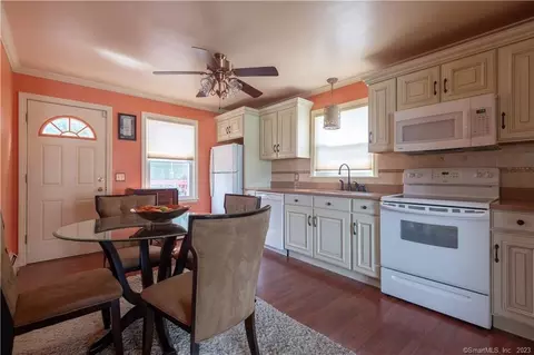 21 Tracy Ave, Waterbury, CT 06706