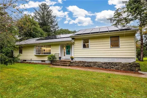 75 Long Hill Rd, Clinton, CT 06413