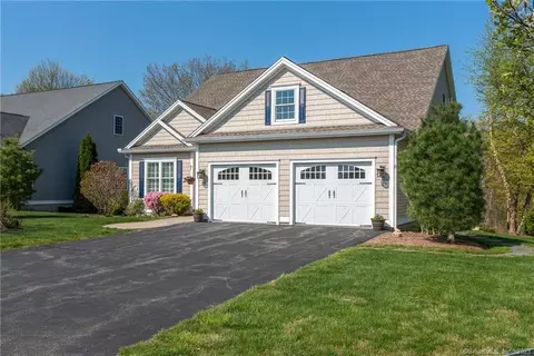 10 Crestview Dr #10, Middlefield, CT 06455