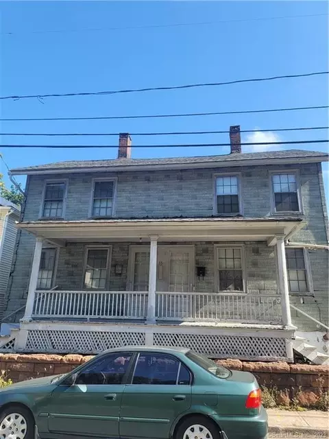 35 Union St, Meriden, CT 06451