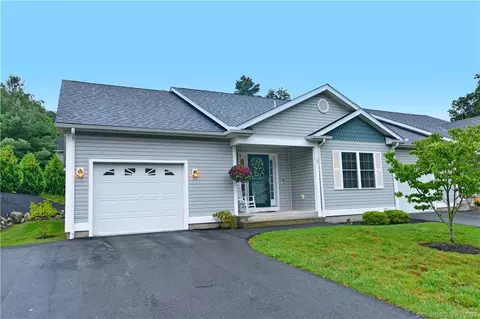 297 Sabin St #37, Putnam, CT 06260