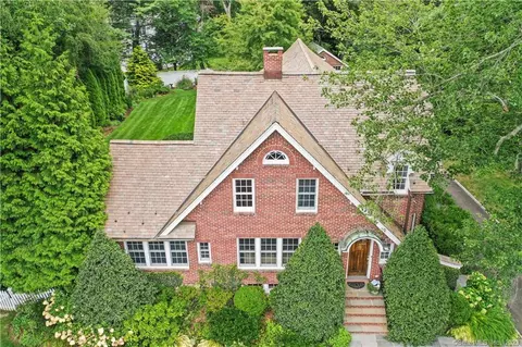 15 Woodland Dr, Darien, CT 06820
