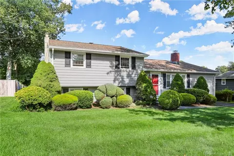 38 Pepperidge Cir, Fairfield, CT 06824