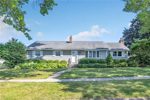 65 Red Coach Dr, Stratford, CT 06614