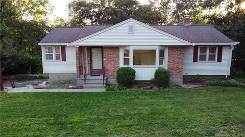 159 Acme Dr, Middlebury, CT 06762