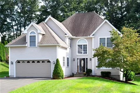 19 Fitzmaurice Cir, Windsor, CT 06095