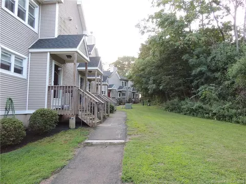 173 Russo Ave #611, East Haven, CT 06512
