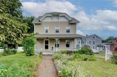18 Pearl St, Manchester, CT 06040