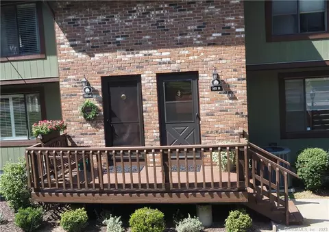 103 Cliffside Dr #B, Manchester, CT 06042
