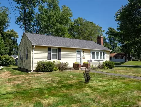 26 Brookdale Ave, Bloomfield, CT 06002