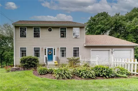 8 Pine St, Columbia, CT 06237