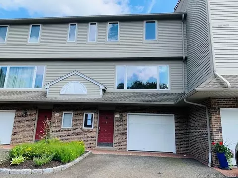 882 N Colony Rd #27, Meriden, CT 06450