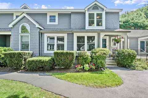 71 Fawn Ridge Ln #71, Norwalk, CT 06851