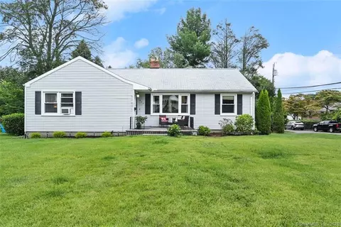 424 Hilltop Dr, Stratford, CT 06614