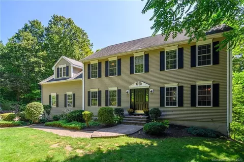 52 Lookout Dr, Sandy Hook, CT 06482