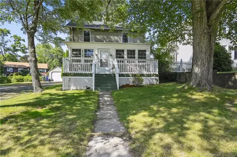 43 North St, Windsor Locks, CT 06096