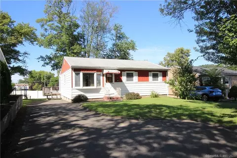 3 6th St, Danbury, CT 06810
